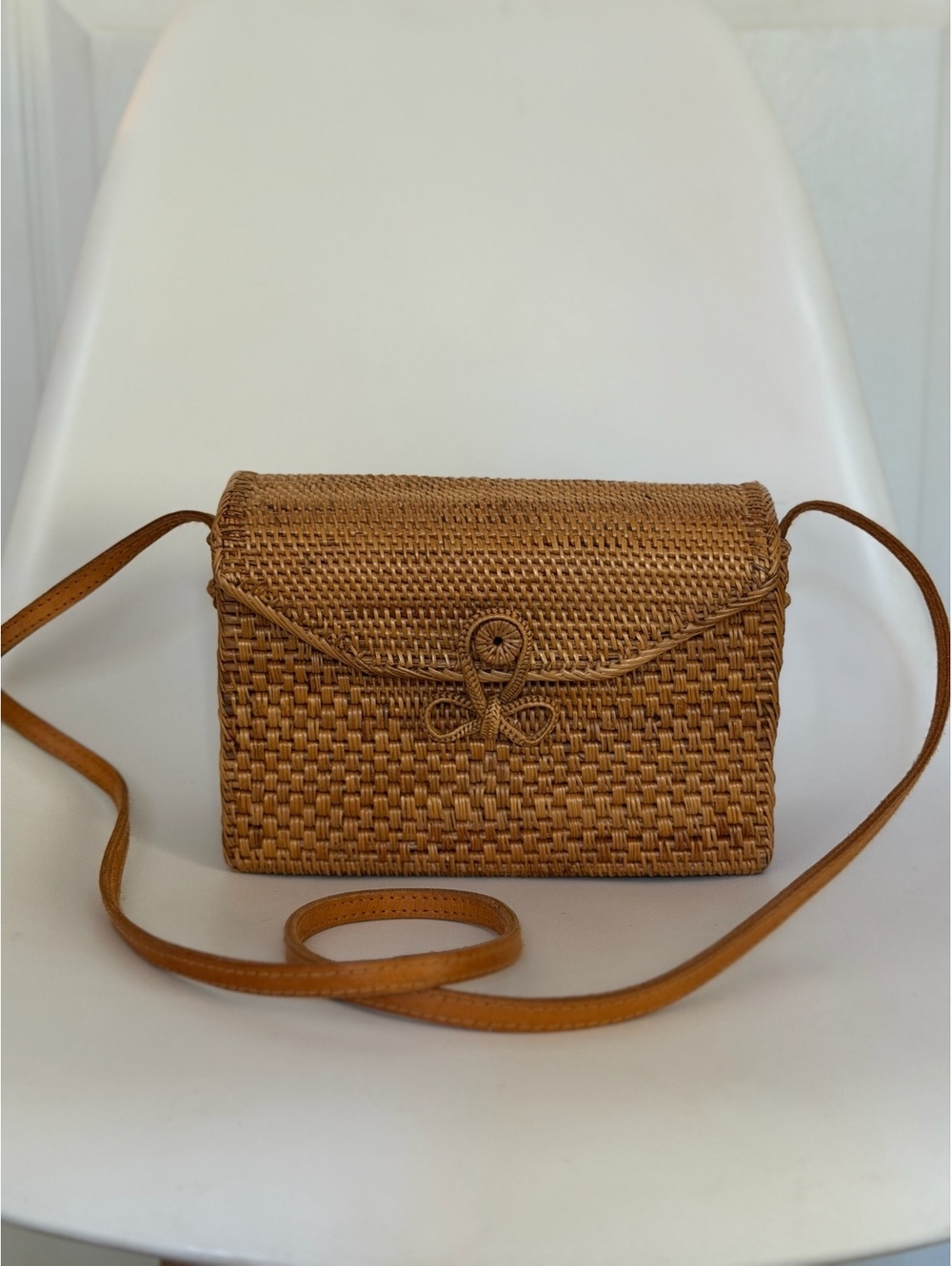 Street Level woven straw crossbody bag